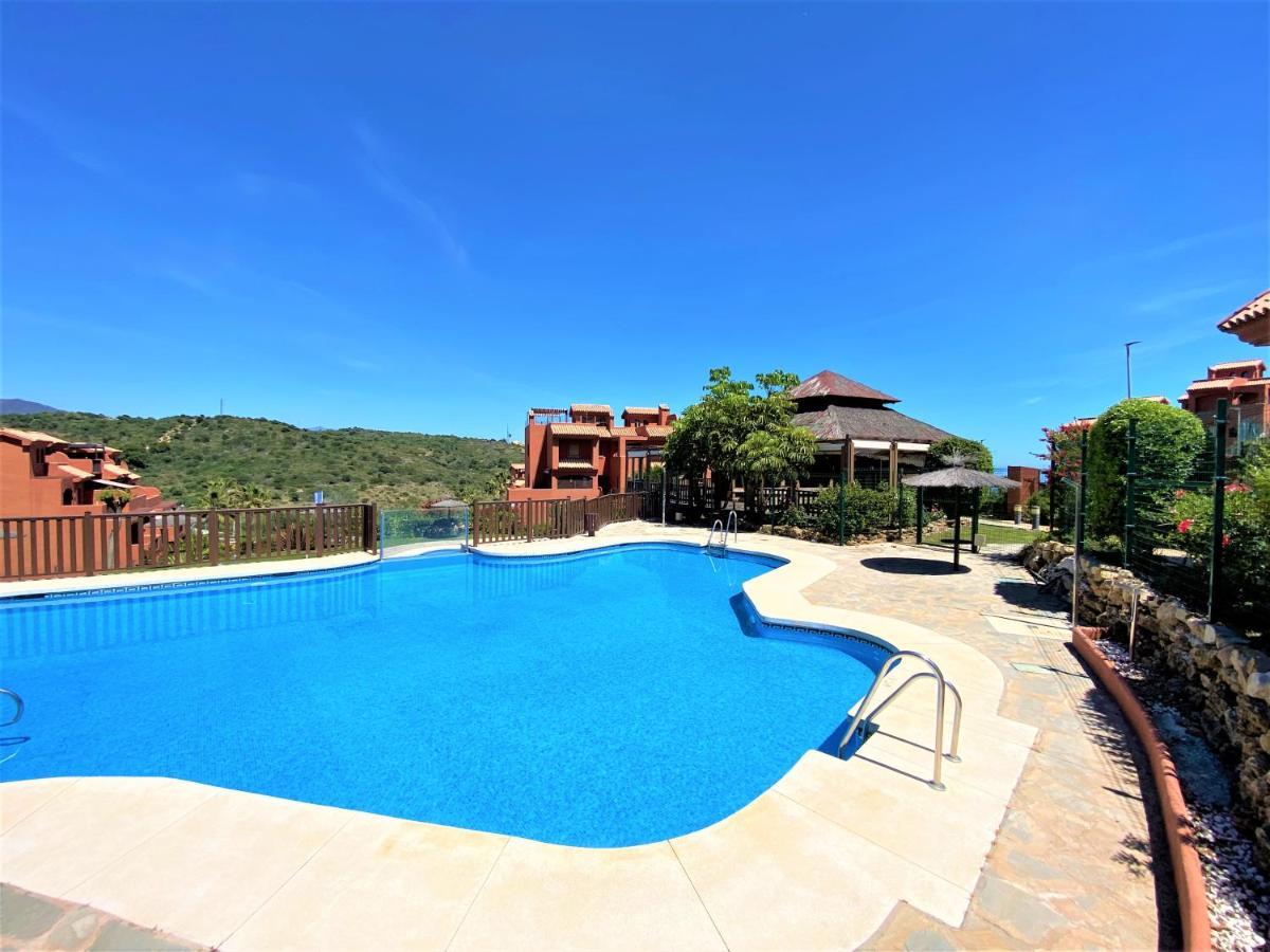 Sea View Penthouse Apartment With Hot Tub - Casa Bella Vista, Buenas Noches , Estepona Dış mekan fotoğraf