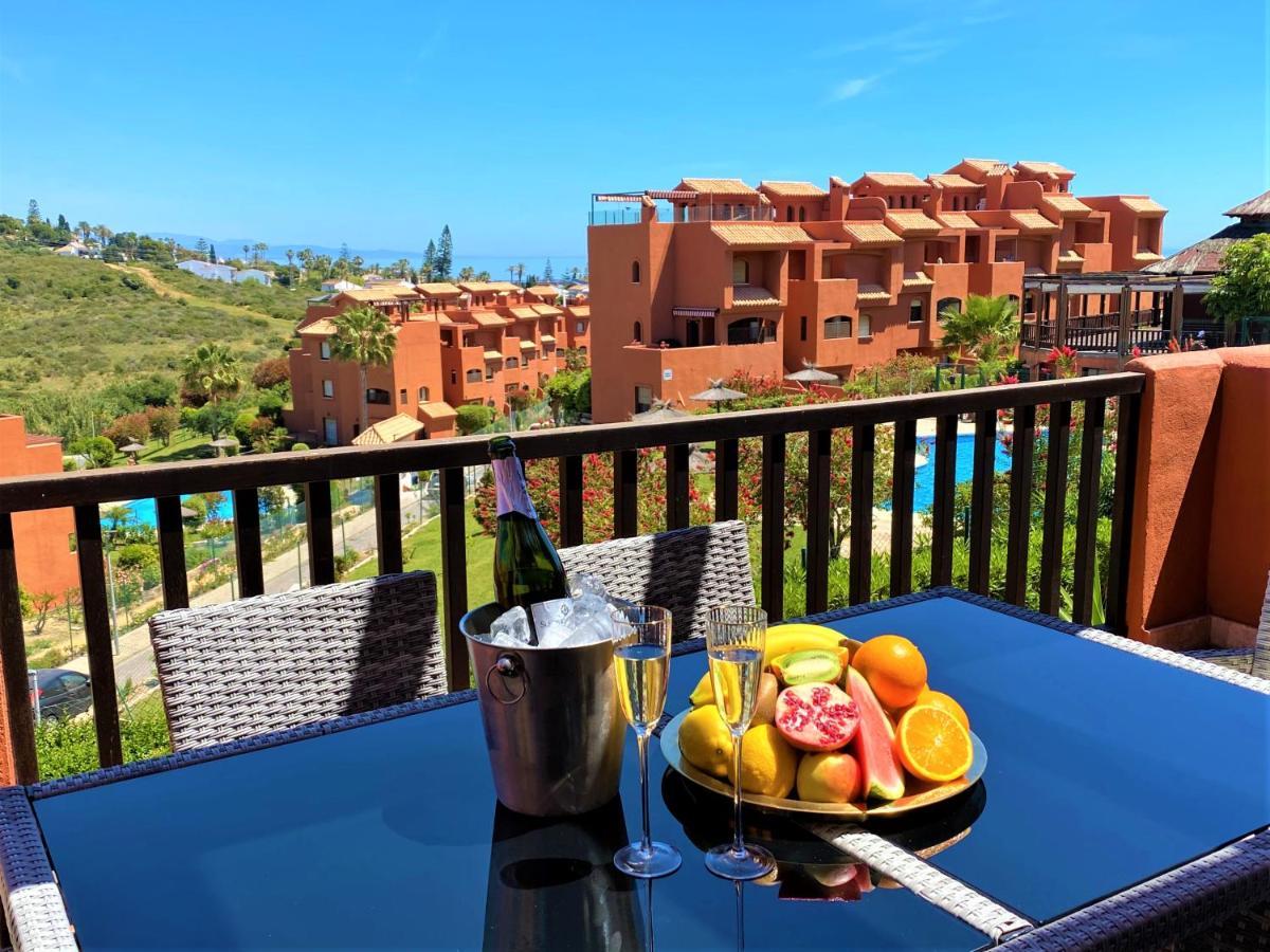 Sea View Penthouse Apartment With Hot Tub - Casa Bella Vista, Buenas Noches , Estepona Dış mekan fotoğraf