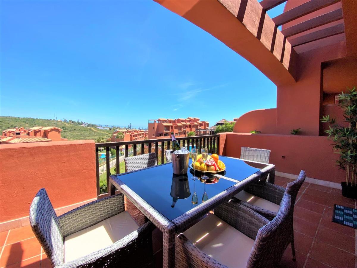 Sea View Penthouse Apartment With Hot Tub - Casa Bella Vista, Buenas Noches , Estepona Dış mekan fotoğraf