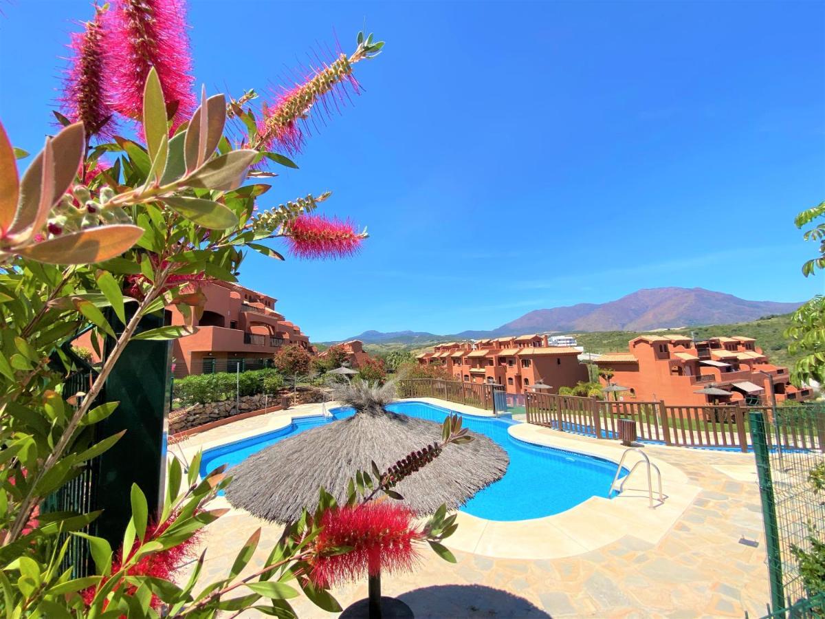 Sea View Penthouse Apartment With Hot Tub - Casa Bella Vista, Buenas Noches , Estepona Dış mekan fotoğraf