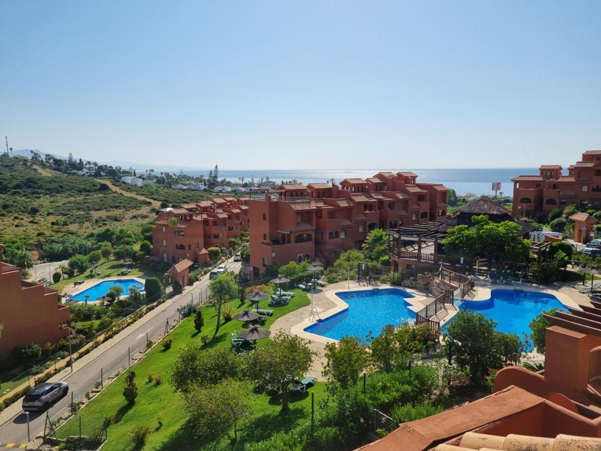 Sea View Penthouse Apartment With Hot Tub - Casa Bella Vista, Buenas Noches , Estepona Dış mekan fotoğraf