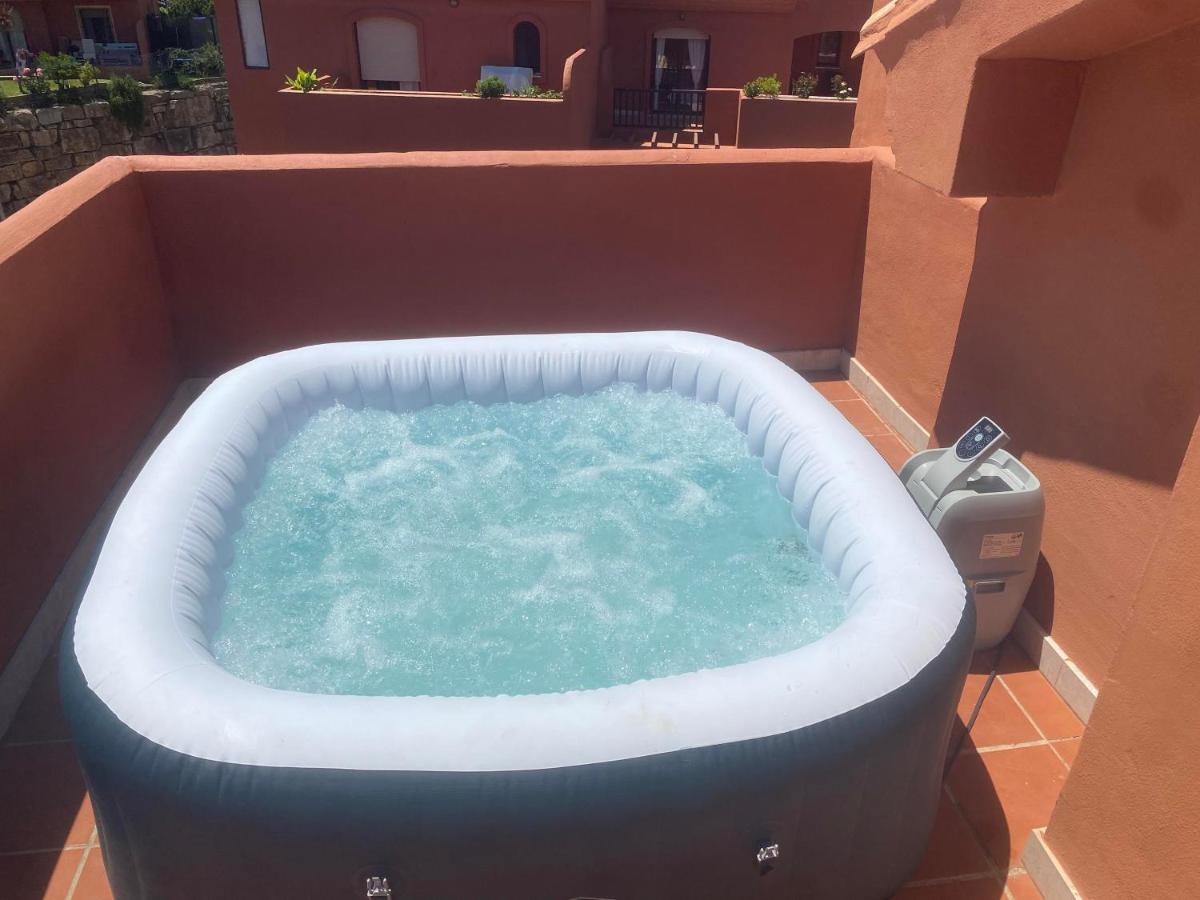 Sea View Penthouse Apartment With Hot Tub - Casa Bella Vista, Buenas Noches , Estepona Dış mekan fotoğraf
