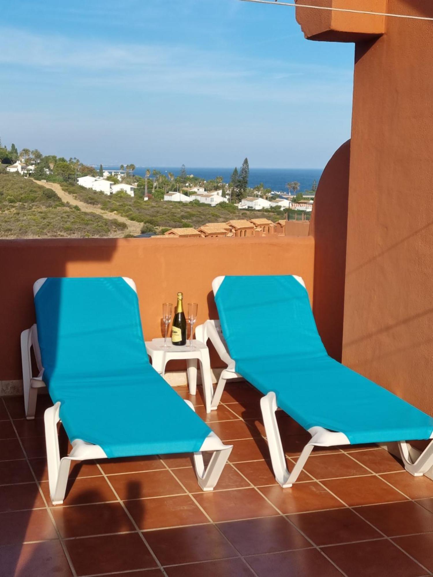 Sea View Penthouse Apartment With Hot Tub - Casa Bella Vista, Buenas Noches , Estepona Dış mekan fotoğraf