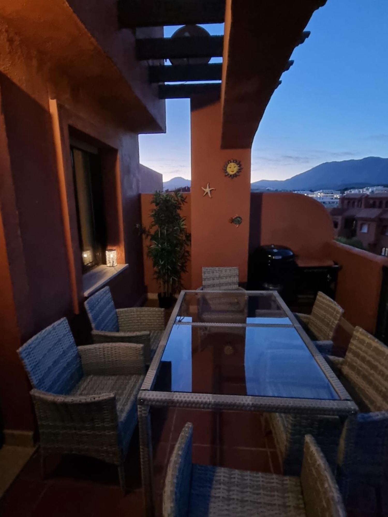 Sea View Penthouse Apartment With Hot Tub - Casa Bella Vista, Buenas Noches , Estepona Dış mekan fotoğraf