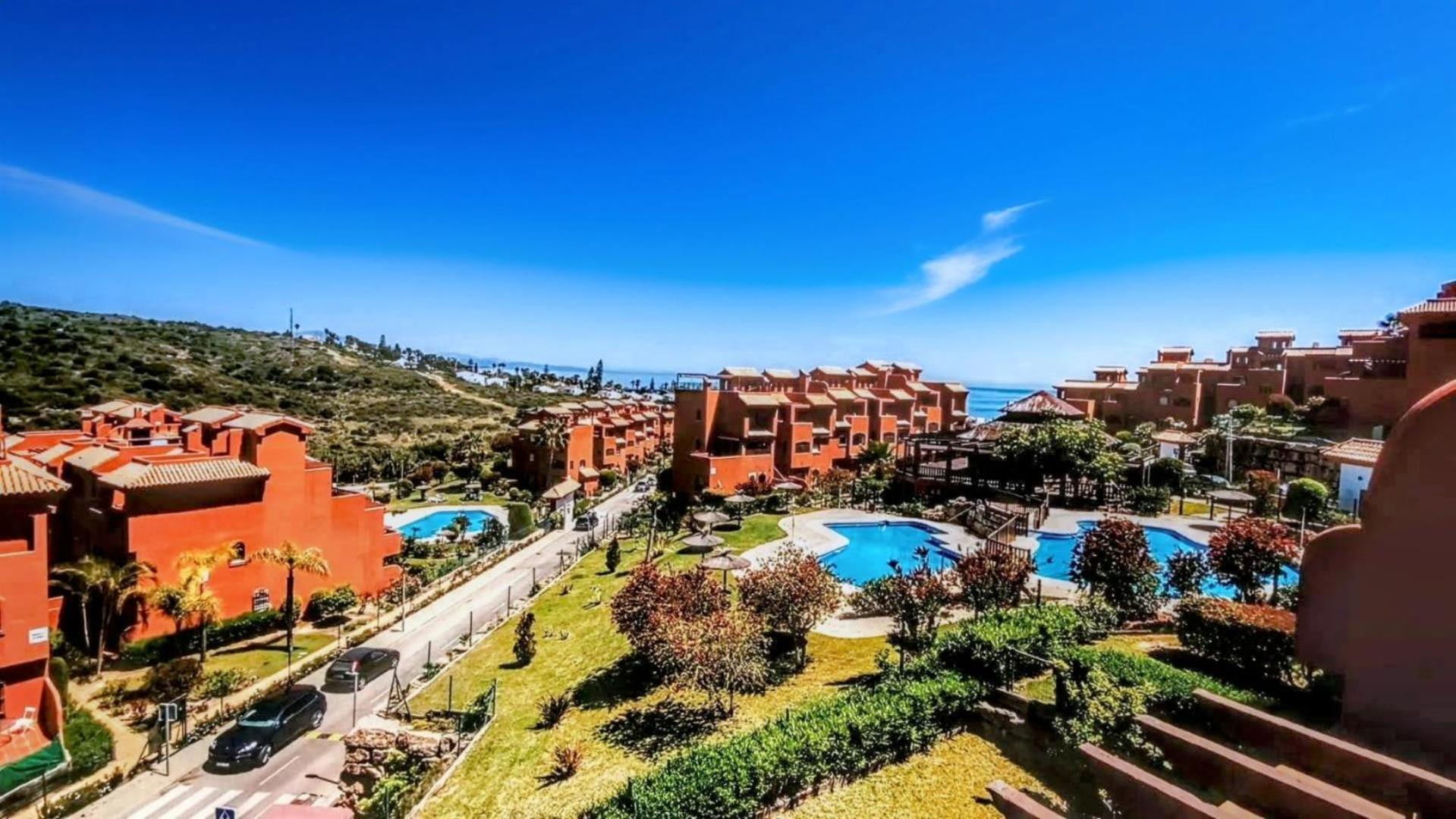 Sea View Penthouse Apartment With Hot Tub - Casa Bella Vista, Buenas Noches , Estepona Dış mekan fotoğraf