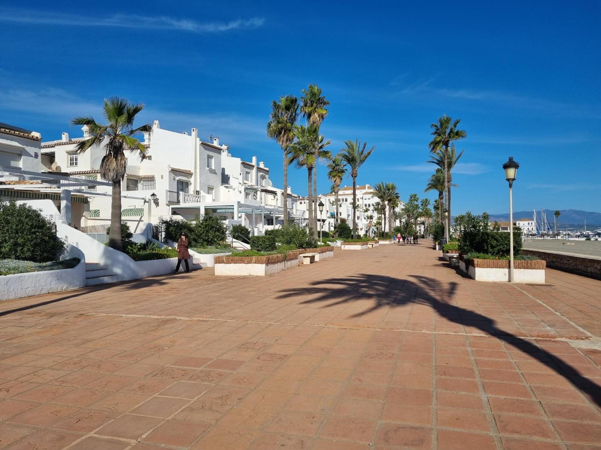 Sea View Penthouse Apartment With Hot Tub - Casa Bella Vista, Buenas Noches , Estepona Dış mekan fotoğraf
